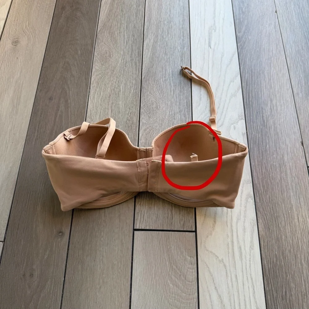 SKIMS Fits Everyone Strapless Bra - Picture 2 of 6